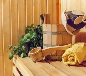 フィンランド式サウナとは Roku Sauna では本格的なフィンランド式サウナを楽しんでいただけます